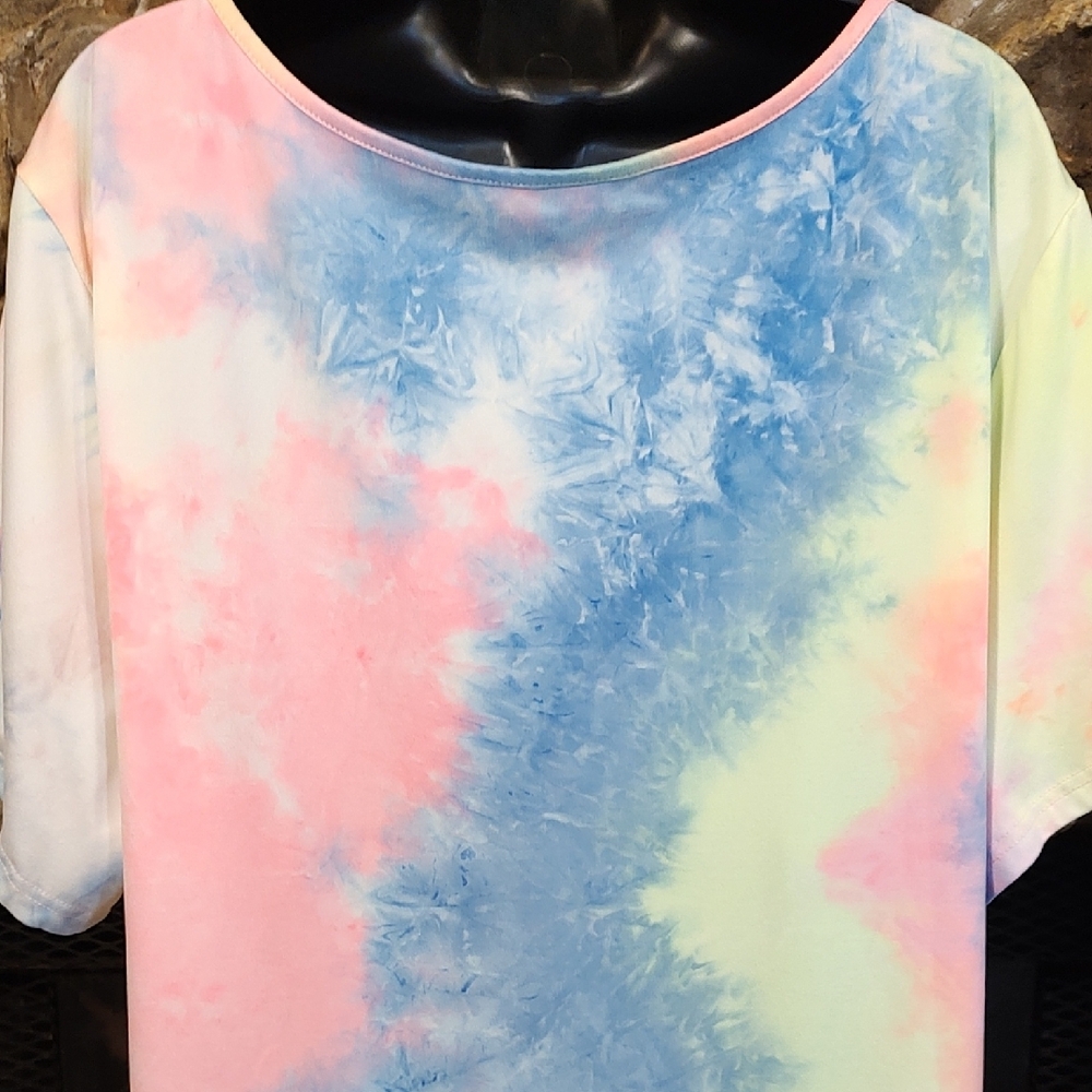 SHEIN Pastel Pink Blue Tie-Dye V-Neck Short Sleeve Top with Crisscross Straps - Picture 5 of 6